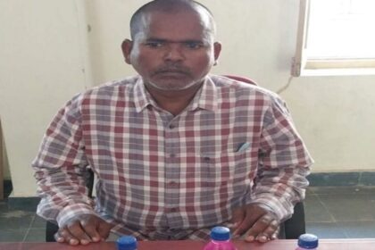 ఏసీబీకి చిక్కిన ఐకేపీ కో-ఆర్డినేటర్, వీవోఏ నుంచి. 10 వేలు తీసుకుంటూ పట్టుబడ్డ పట్టుబడ్డ సురేష్- కరీమ్నగర్ ఐకెపి కోఆర్డినేటర్ ఎసిబి చేత పట్టుబడిన VOA నుండి 10 కె లంచం తీసుకుంటుంది, తెలంగాణ తెలంగాణ