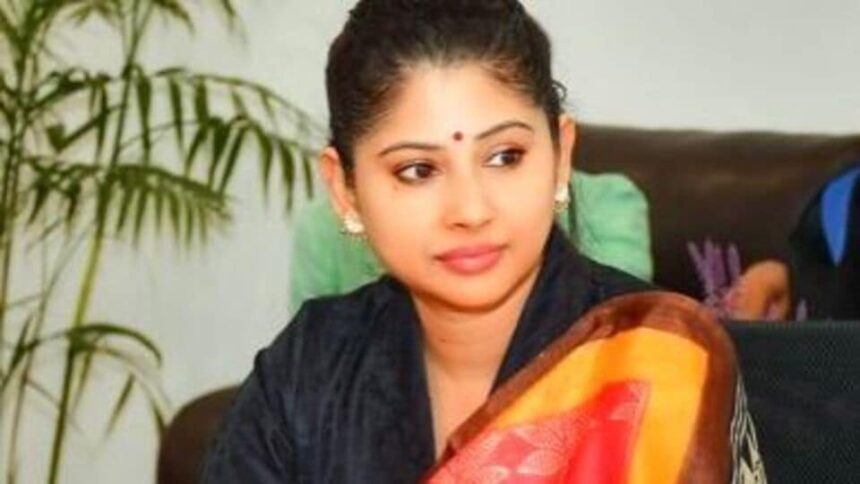 కంచ గచ్చిబౌలి భూముల వివాదం - ఐఏఎస్ అధికారిణి స్మితా సబర్వాల్‌కు సబర్వాల్‌కు నోటీసులు…!