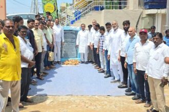కార్పొరేటర్ హమీద్ హమీద్ పటేల్ పటేల్ కలిసి సీసీ రోడ్ల నిర్మాణ పనులకు శంకుస్థాపన చేసిన ఎమ్మెల్యే ఎమ్మెల్యే ఎమ్మెల్యే
