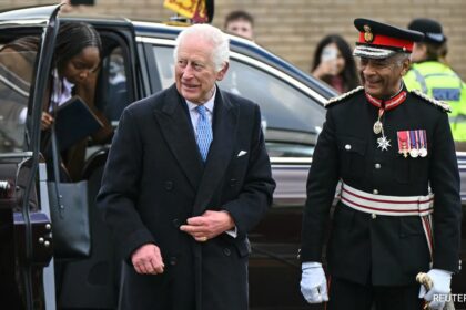 కింగ్ చార్లెస్ క్యాన్సర్ చికిత్సలో "మైనర్ బంప్" తర్వాత తిరిగి పనికి