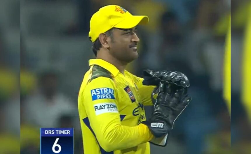 చెన్నై సూపర్ కింగ్స్ పేసర్ అన్షుల్ కంబోజ్ అభ్యర్థన తర్వాత Ms ధోని అయిష్టంగా DRS ను తీసుకుంటారు. ఇది తరువాత జరుగుతుంది