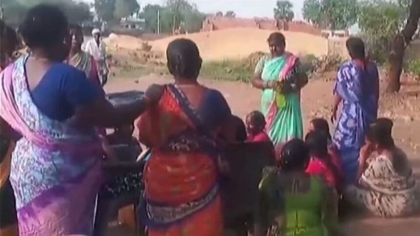 జంగాన్ విషాదం: ప్రాణం తీసిన తీసిన దందా .. ట్రాక్టర్ ట్రాక్టర్ పడి యువకుడు యువకుడు దుర్మరణం
