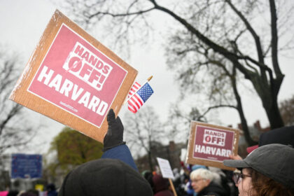ట్రంప్ డిమాండ్లకు తలొగ్గని తలొగ్గని హార్వర్డ్- 2.2 బిలియన్ డాలర్లు కట్ కట్!