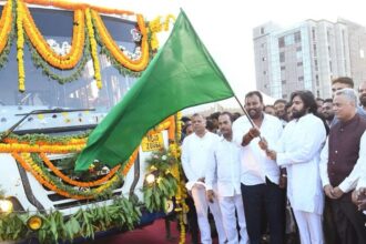 తిరుపతి పలాని బస్సు: తిరుపతి - పళని పళని ఆర్టీసీ ఆర్టీసీ ప్రారంభించిన ప్రారంభించిన పవన్ కళ్యాణ్‌- పవన్ కల్యాణ్ తిరుపతి మరియు పలాని మధ్య RTC సేవను ప్రారంభించాడు, ఆంధ్ర ప్రదేశ్ న్యూస్