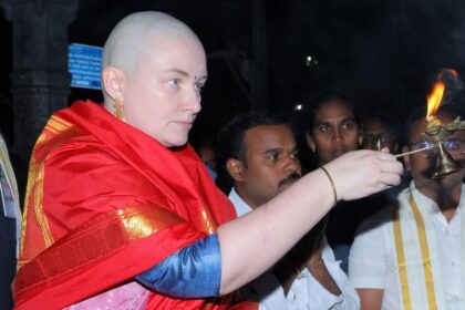 తిరుమల శ్రీవారి సేవలో పవన్ పవన్ కళ్యాణ్‌ సతీమణి సతీమణి సతీమణి సుప్రభాత సుప్రభాత సేవలో పాల్గొన్న అన్నా అన్నా కొణిదెల కొణిదెల- పవాన్ కల్యాణ్స్ భార్య అన్నా కొనిడెలా తిరుమాలాలోని సుప్రాభాత్ సేవాలో పాల్గొంది, ఆంధ్ర ఆంధ్ర న్యూస్ న్యూస్