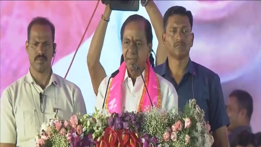 తెలంగాణకు మొదటి విలన్ కాంగ్రెస్సే, బీఆర్ఎస్ రజతోత్సవ సభలో కేసీఆర్ కేసీఆర్