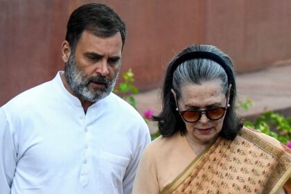 నేషనల్ హెరాల్డ్ కేసులో సోనియా గాంధీ గాంధీ గాంధీ, రాహుల్ గాంధీలపై చార్జిషీట్ దాఖలు దాఖలు చేసిన చేసిన చేసిన- ఎడ్ ఫైల్స్ నేషనల్ హెరాల్డ్ కేసులో సోనియా రాహుల్‌కు వ్యతిరేకంగా చార్జిషీట్, జాతీయ