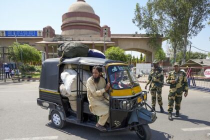 పాకిస్తాన్ జాతీయులు భారతదేశాన్ని విడిచిపెట్టడంలో విఫలమయ్యారు 3 సంవత్సరాల జైలు శిక్ష, రూ .3 లక్షలు జరిమానా