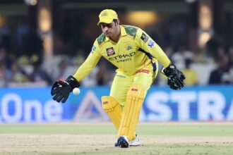 పుకార్లు అడవి మంటలా వ్యాపించడంతో Ms ధోని ఐపిఎల్ పదవీ విరమణపై నిశ్శబ్దాన్ని విచ్ఛిన్నం చేస్తుంది