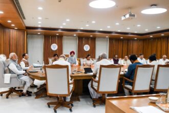 పునర్నిర్మాణం బజ్ మధ్య, బిజెపి పిఎం మోడీ నివాసంలో కీలకమైన సమావేశాన్ని నిర్వహిస్తుంది