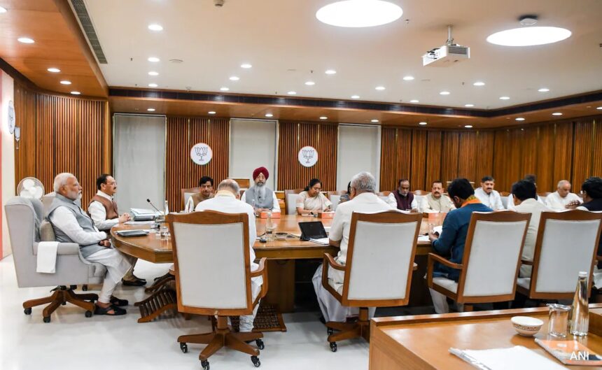 పునర్నిర్మాణం బజ్ మధ్య, బిజెపి పిఎం మోడీ నివాసంలో కీలకమైన సమావేశాన్ని నిర్వహిస్తుంది