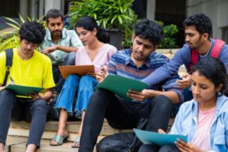 పుస్తకాలు పుస్తకాలు .. ఇక ఇక కొలువుల కొలువుల .. వరుస వరుస నోటిఫికేషన్ల జారీకి జారీకి జారీకి జారీకి జారీకి జారీకి జారీకి జారీకి జారీకి!