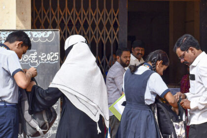 'ప్రేమ ఓడిపోతుంది మాస్టారు' -చదువుకుని పాసవండ్రా పాసవండ్రా .. 10 వ తరగతి ఆన్సర్ షీట్స్లో షీట్స్లో. 500 నోట్లు!