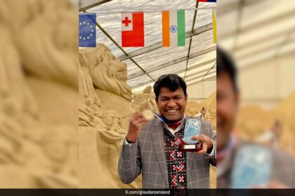 భారతీయ ఇసుక కళాకారుడు సుదర్సన్ పట్నాయక్ UK లో "ది ఫ్రెడ్ డారింగ్టన్" ను ప్రదానం చేశారు