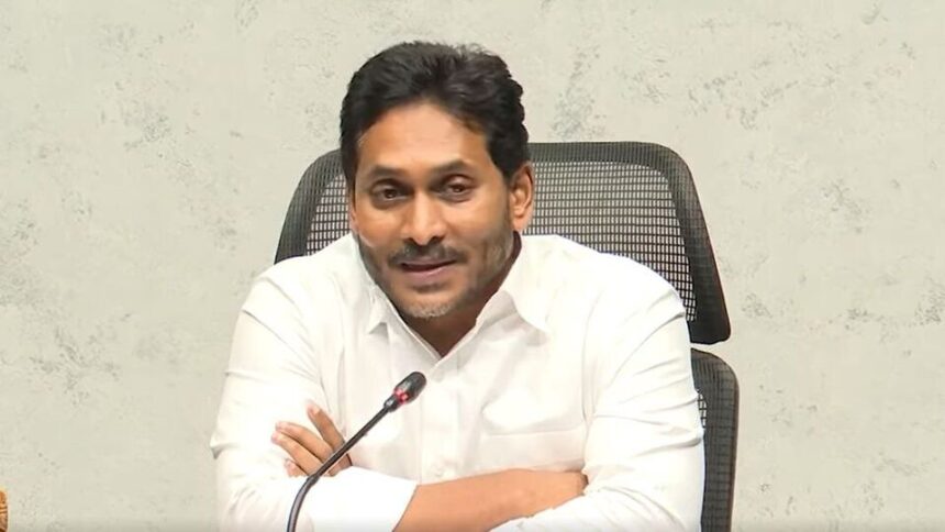 మళ్లీ తెరపైకి జగన్ 'క్విడ్ క్విడ్' కేసులు .. రూ .793 కోట్ల ఆస్తులు ఆటాచ్ చేసిన చేసిన!