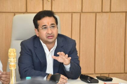 మహారాష్ట్ర మంత్రి "మతం అడగండి" జె & కె దాడి చేసిన కొద్ది రోజుల తరువాత హిందువులకు సలహా