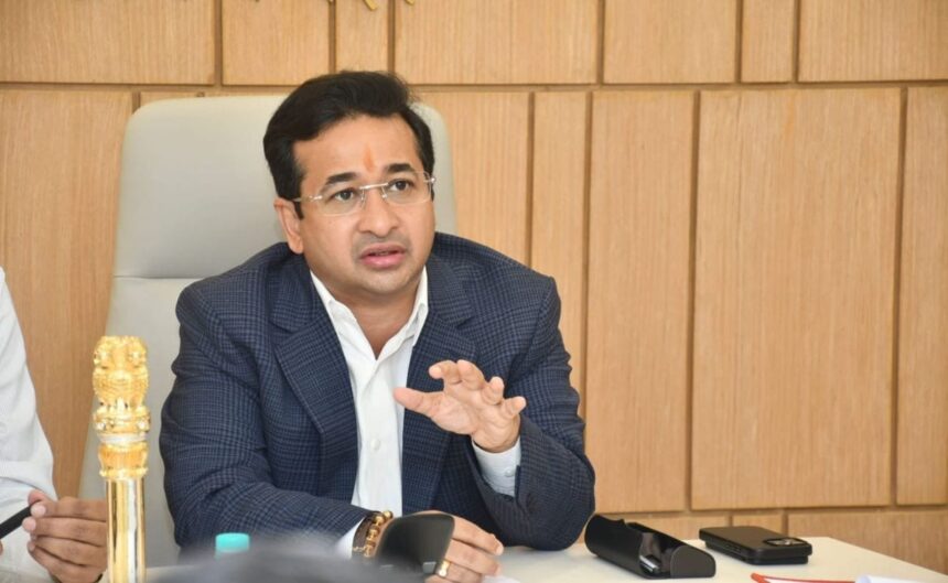 మహారాష్ట్ర మంత్రి "మతం అడగండి" జె & కె దాడి చేసిన కొద్ది రోజుల తరువాత హిందువులకు సలహా