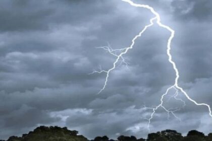 రాగల మూడ్రోజుల్లో పలు మండలాల్లో మండలాల్లో వడగాలులు .. కోస్తా, రాయలసీమ, జిల్లాల్లో ఓ మోస్తరు మోస్తరు వర్షాలు