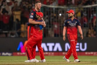 విరాట్ కోహ్లీ యొక్క ముడి, వడకట్టని భావోద్వేగాలు బయటకు వస్తాయి, RCB నాటకీయమైన మొదటి ఇంటి విజయాన్ని విరమించుకుంది. చూడండి