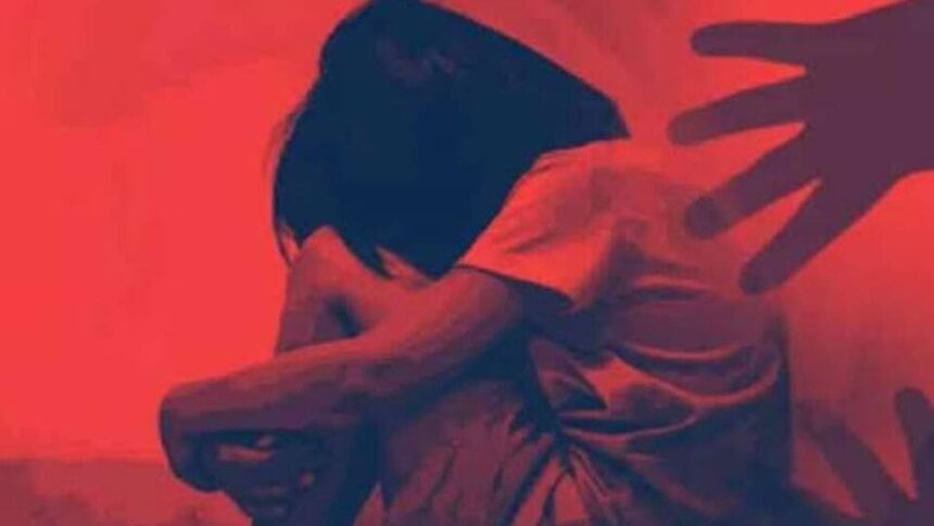 విశాఖలో ఆరేళ్ల బాలిక‌పై ఉపాధ్యాయుడు లైంగిక దాడి, పోక్సో కేసు నమోదు-teacher arrested for molested 6 year old girl in visakhapatnam pocso case filed ,ఆంధ్ర ప్రదేశ్ న్యూస్