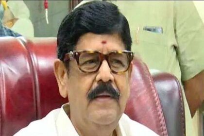 వేదపండితులకు నిరుద్యోగ నిరుద్యోగ, రూ .53.91 లక్షల చెక్కులు పంపిణీ చేసిన మంత్రి ఆనం మంత్రి