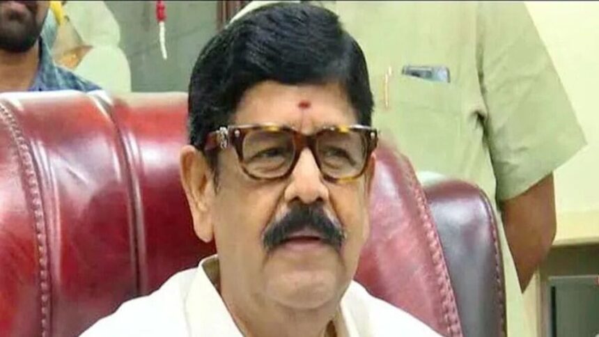 వేదపండితులకు నిరుద్యోగ నిరుద్యోగ, రూ .53.91 లక్షల చెక్కులు పంపిణీ చేసిన మంత్రి ఆనం మంత్రి