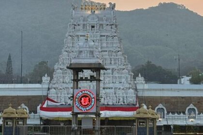 వేసవి వేసవి సెలవుల - తిరుమలలో తిరుమలలో పెరుగుతున్న భక్తుల భక్తుల భక్తుల రద్దీ ..!