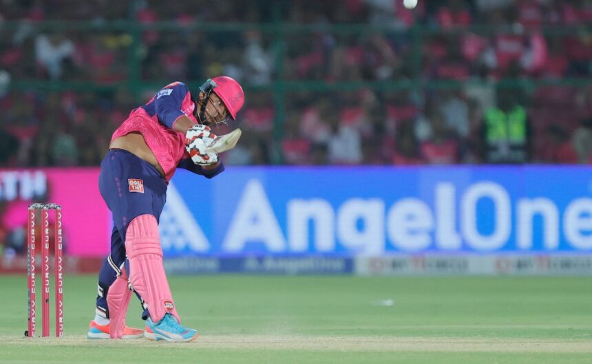 వైభవ్ సూర్యవాన్షి, 14, ఐపిఎల్ యొక్క అతి పిన్న వయస్కుడైన ఆటగాడు అవుతాడు; RR vs LSG కోసం మొదటి బంతిపై ఆరు కొట్టింది. చూడండి