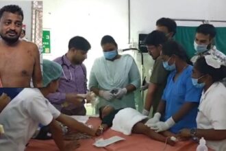 సిరిసిల్లలో కత్తి పోట్లు పోట్లు కలకలం ... మూడేళ్ళ మూడేళ్ళ బాలుడికి బాలుడికి సీరియస్ సీరియస్ సీరియస్ సీరియస్ సీరియస్…-సిర్కిల్లా జిల్లాలో కత్తి దాడులు మూడేళ్ల బాలుడికి తీవ్రమైన సంఘటన, తెలంగాణ తెలంగాణ