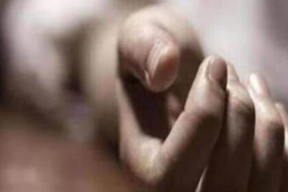 హైదరాబాద్ లో విషాదం విషాదం విషాదం, 8 వ అంతస్తు నుంచి దూకి మహిళా అధికారి అధికారి ఆత్మహత్య ఆత్మహత్య ఆత్మహత్య- హైదరాబాద్ విషాదం మహిళా అధికారి 8 వ అంతస్తు నుండి దూకిన తరువాత ఆత్మహత్య ద్వారా మరణిస్తాడు, తెలంగాణ.