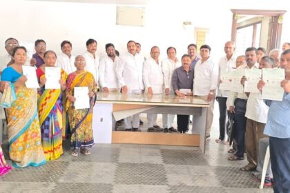 20,47,000 రూపాయల చెక్కులను పంపిణీ చేసిన పీయేసీ చైర్మన్ ఆరెకపూడి ఆరెకపూడి గాంధీ