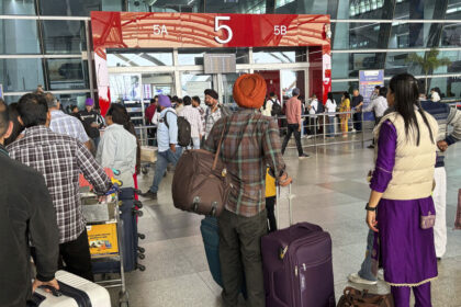 300 విమానాలు రద్దు, 25 విమానాశ్రయాల మూసివేత మూసివేత: విమానాల రాకపోకలకు అంతరాయం అంతరాయం