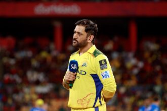 Ms ధోని మళ్లీ ప్రాక్టీస్ చేస్తాడు. CSK కోచ్ "అతను ఎక్కడ ఉన్నాడో అతనికి తెలుసు ..."