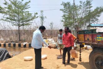 అకాల వర్షానికి తడిసిన ప్రతి దాన్యం గింజను కొంటాం కొంటాం