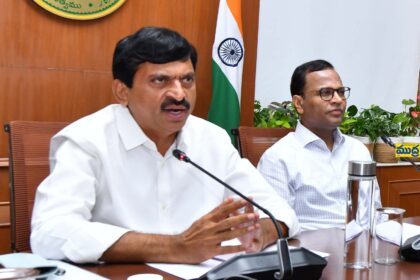 ఇందిరమ్మ ఇండ్లు 600 చ‌ద‌ర‌పు అడుగుల‌కు మించొద్దు