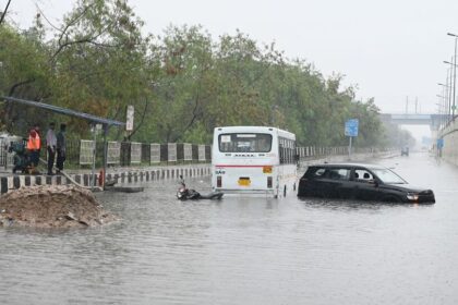 ఎండా కాలంలో అతి భారీ వర్షాలు- దిల్లీలో ఐదుగురు బలి! ఐఎండీ ఐఎండీ ..