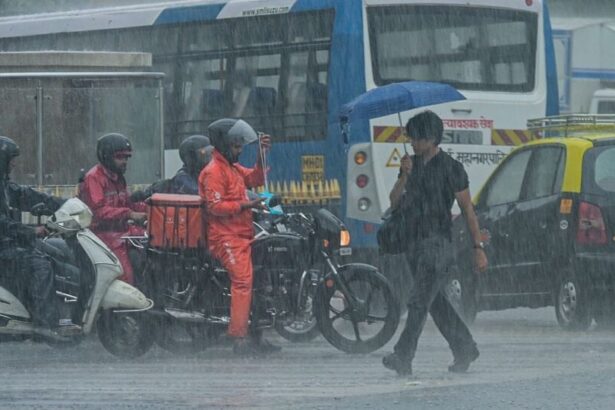 ఐఎండీ రెడ్ అలర్ట్ అలర్ట్: కేరళలో కేరళలో వర్షాలు వర్షాలు, ఏపీకి ఏపీకి ఉరుములతో కూడిన హెచ్చరిక- కేరళలో విపరీతమైన వర్షపాతం కోసం ఎరుపు హెచ్చరిక ఆంధ్రప్రదేశ్ కోసం ఉరుములతో కూడిన హెచ్చరిక, జాతీయ