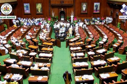 కర్ణాటక అసెంబ్లీ స్పీకర్ 18 బిజెపి శాసనసభ్యుల సస్పెన్షన్‌ను ఉపసంహరించుకున్నాడు