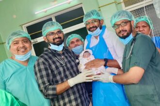 కలెక్టరైనా .. భార్యకు ప్రభుత్వ ఆసుపత్రిలో కాన్పు