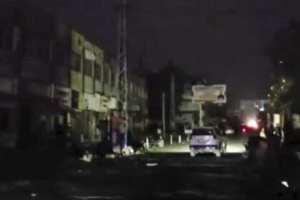 గంట కూడ గడవకముందే, కాల్పుల విరమణ ఒప్పందాన్ని ఉల్లంఘించిన పాకిస్తాన్; జమ్మూలో జమ్మూలో- పాక్ బార్మెర్‌లో జమ్మూ వైమానిక దాడి హెచ్చరికలో ఒప్పందం కుదుర్చుకున్న గంటల్లోనే మరోసారి కాల్పుల విరమణను ఉల్లంఘిస్తుంది,