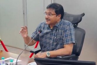 చెరువుల్లో మ‌ట్టి పోస్తే క‌ఠిన క‌ఠిన చ‌ర్య‌లు తప్పవు .. హైడ్రా కమిషనర్ రంగనాథ్ సీరియస్ వార్నింగ్ వార్నింగ్