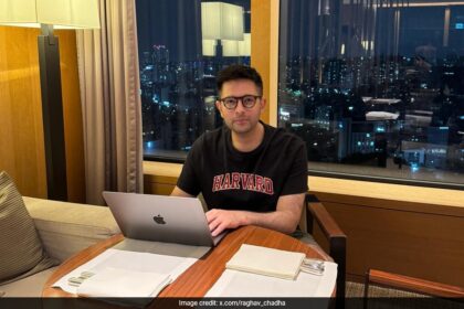 ట్రంప్ విదేశీ విద్యార్థులు నిషేధించిన తరువాత రాఘవ్ చాధ, AAM AADMI పార్టీ AAP MP, హార్వర్డ్‌కు మద్దతు ఇచ్చారు: నేను నా రంగులను ధరిస్తాను