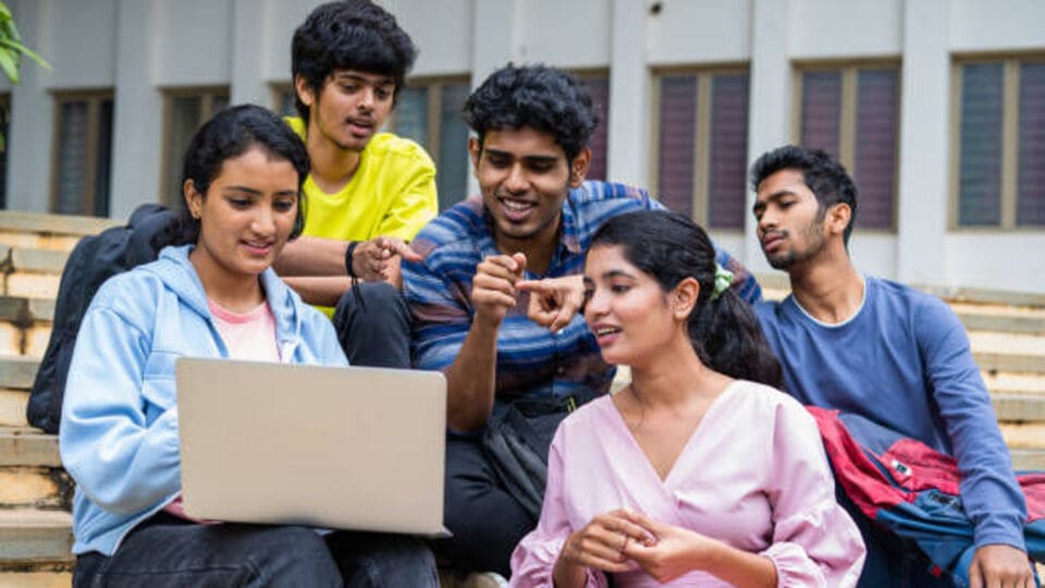 డిగ్రీలో చేరాలనుకునే విద్యార్థులకు విద్యార్థులకు .. అందుబాటులోకి అందుబాటులోకి కొత్త కొత్త!