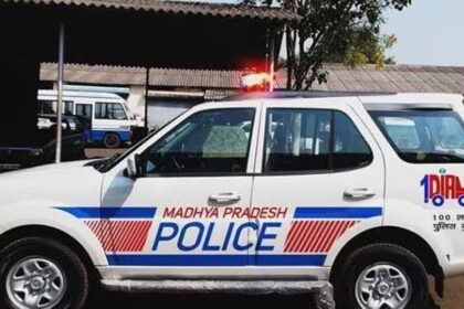 ఢిల్లీ-ముంబై ఎక్స్‌ప్రెస్‌ వేపై జంట జంట శృంగారం శృంగారం ..