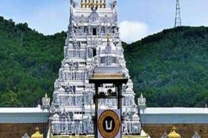 తిరుమలలో వరుసగా అపచారాలు, మద్యం మత్తులో కానిస్టేబుళ్లు హల్ చల్ చల్