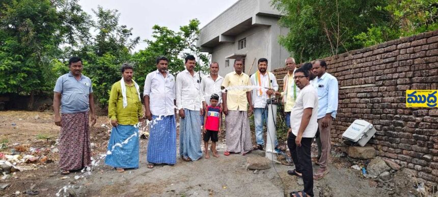 నీటి సమస్య తీర్చిన ప్రభుత్వ ప్రభుత్వ