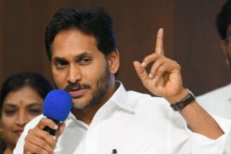 పిక్చర్ అబీ బాకీ బాకీ హై .. ఎవ్వరినీ ఎవ్వరినీ .. ఏపీలో ఏపీలో చర్చనీయాంశంగా జగన్ జగన్!
