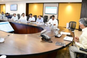 ప్రతీ రహదారి పనికి డెడ్ లైన్ ... వర్షాకాలం వర్షాకాలం రోడ్లు రోడ్లు పూర్తి కావాలి - సీఎం సీఎం సీఎం