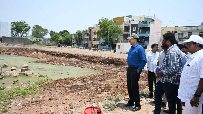 'బతుకుమ్మ కుంట పనుల్లో పనుల్లో వేగం పెంచండి ... త్వరలోనే సీఎం వస్తారు' - హైడ్రా కమిషనర్ కమిషనర్ ఆదేశాలు