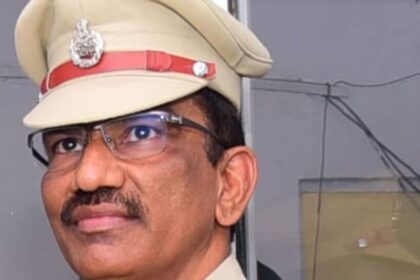 బీఆర్ఎస్ రజతోత్సవ సభ సభ .. కాజీపేట కాజీపేట ఏసీపీ బదిలీ .. ఎందుకీ ఎందుకీ ప్రచారం?